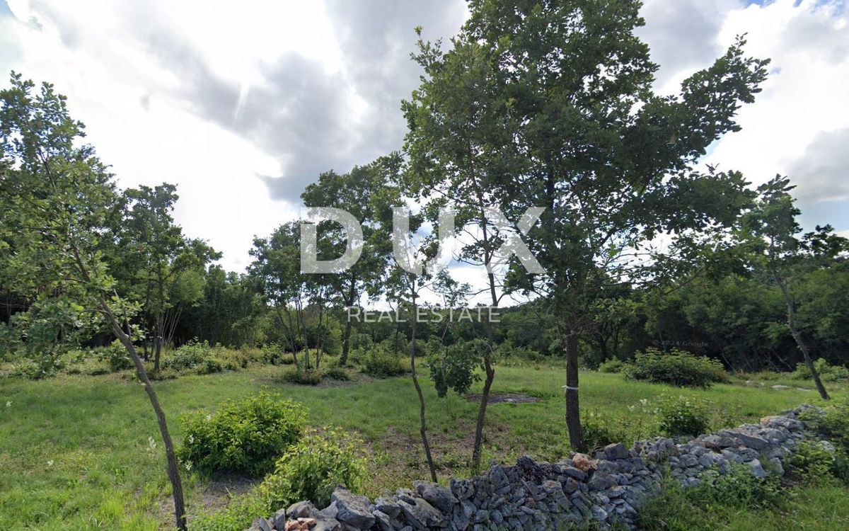 ISTRIA, SVETVINČENAT - Terreno edificabile ai margini del villaggio