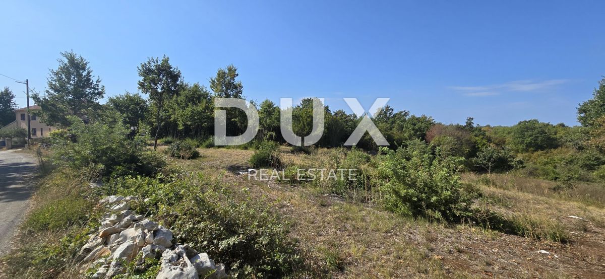ISTRIA, SVETVINČENAT - Terreno edificabile ai margini del villaggio