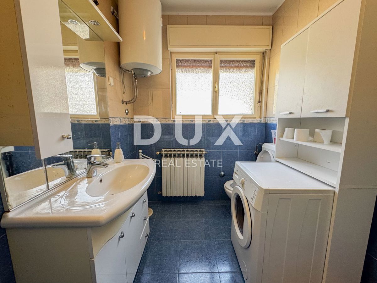 OPATIJA, MOŠĆENIČKA DRAGA - primo piano di una casa divisa in 3 appartamenti a soli 500 metri dalla spiaggia, ottimo investimento per la ristrutturazione