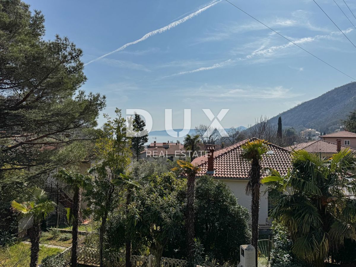 OPATIJA, MOŠĆENIČKA DRAGA - primo piano di una casa divisa in 3 appartamenti a soli 500 metri dalla spiaggia, ottimo investimento per la ristrutturazione
