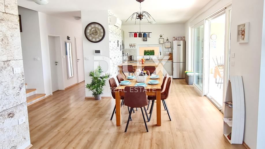 ISTRIA, POLA - Vicino al centro, lontano dai costi: villa a risparmio energetico!