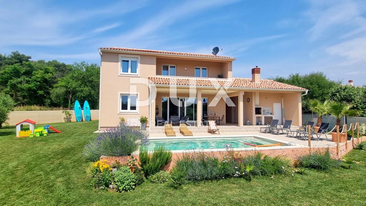ISTRIA, POLA - Vicino al centro, lontano dai costi: villa a risparmio energetico!