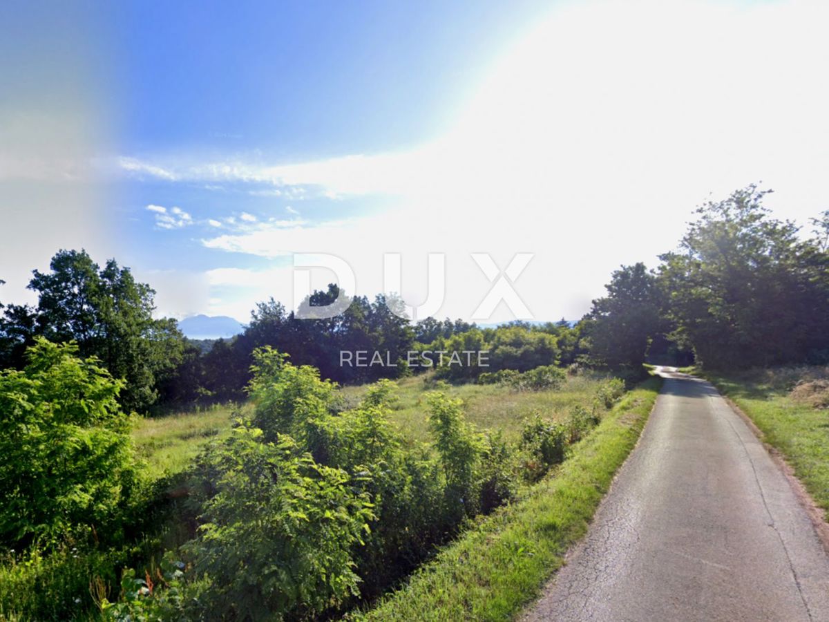 ISTRIA, LABIN - Terreno edificabile ai margini dell'area edificabile