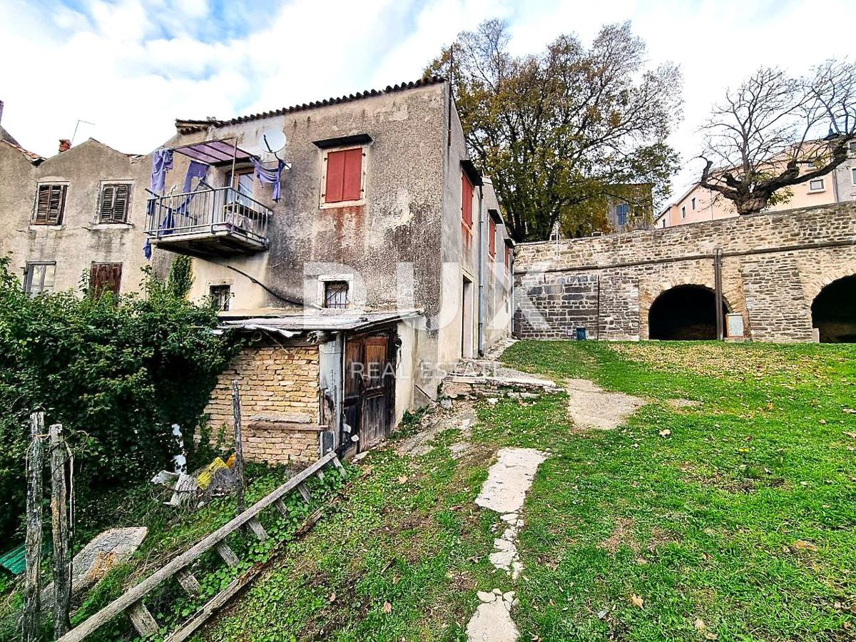 ISTRIA, BUIE - Casa in posizione unica con vista panoramica