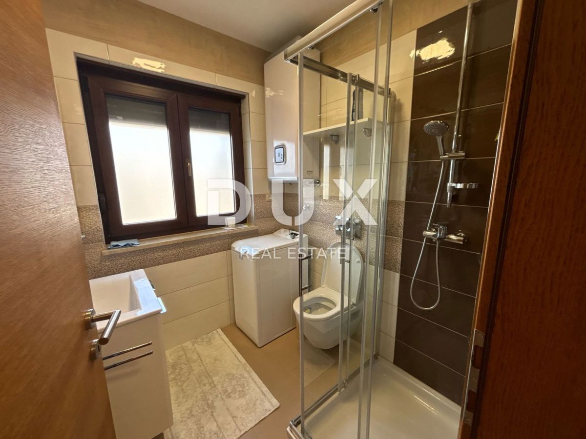 ISTRIA, PREMANTURA - Solo da DUX Real Estate! Appartamento pronto per essere abitato con ampia terrazza a 5 minuti dalla spiaggia!