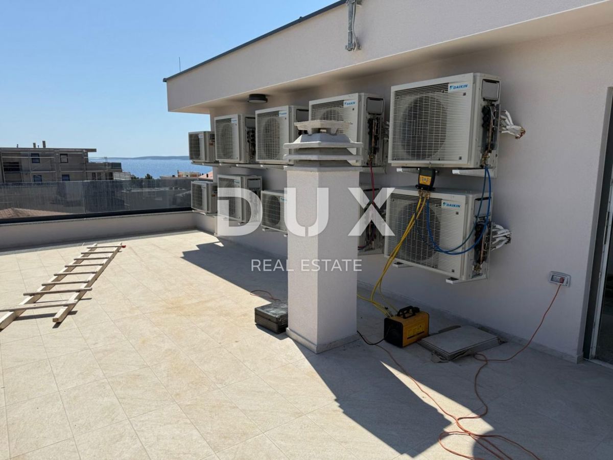 ISOLA DI PAG, MANDRE - Appartamento con 2 camere da letto + soggiorno con giardino in un edificio di qualità nuova