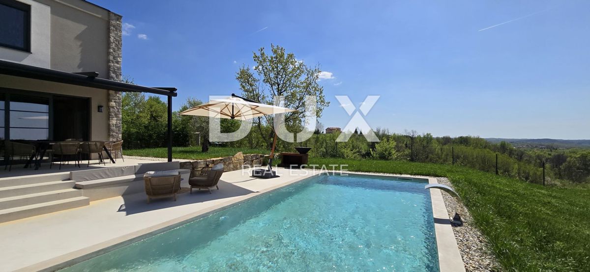 ISTRIA, MONTONA, DINTORNI - Una vista panoramica che vi toglierà il fiato! Bellissima villa fronte verde con completa privacy