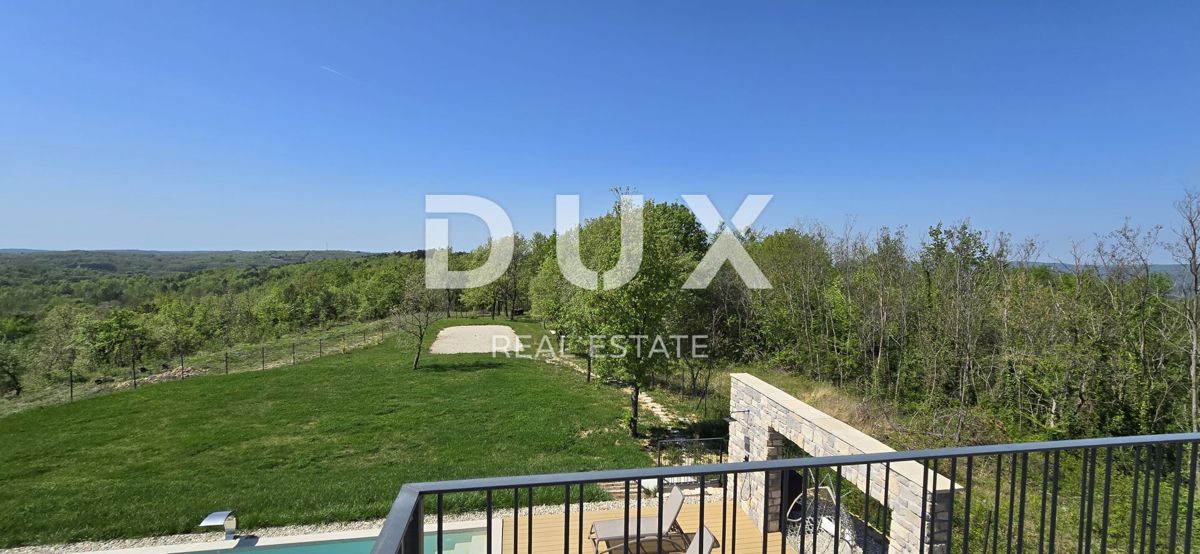 ISTRIA, MONTONA, DINTORNI - Una vista panoramica che vi toglierà il fiato! Bellissima villa fronte verde con completa privacy