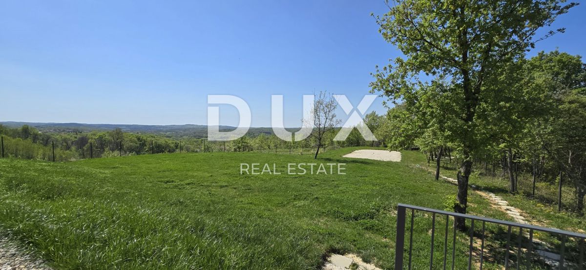 ISTRIA, MONTONA, DINTORNI - Una vista panoramica che vi toglierà il fiato! Bellissima villa fronte verde con completa privacy