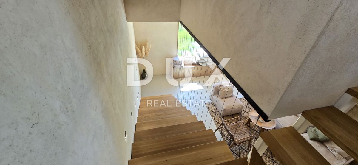 ISTRIA, MONTONA, DINTORNI - Una vista panoramica che vi toglierà il fiato! Bellissima villa fronte verde con completa privacy