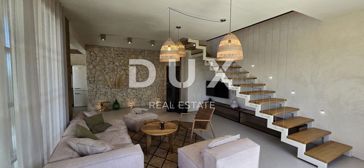 ISTRIA, MONTONA, DINTORNI - Una vista panoramica che vi toglierà il fiato! Bellissima villa fronte verde con completa privacy
