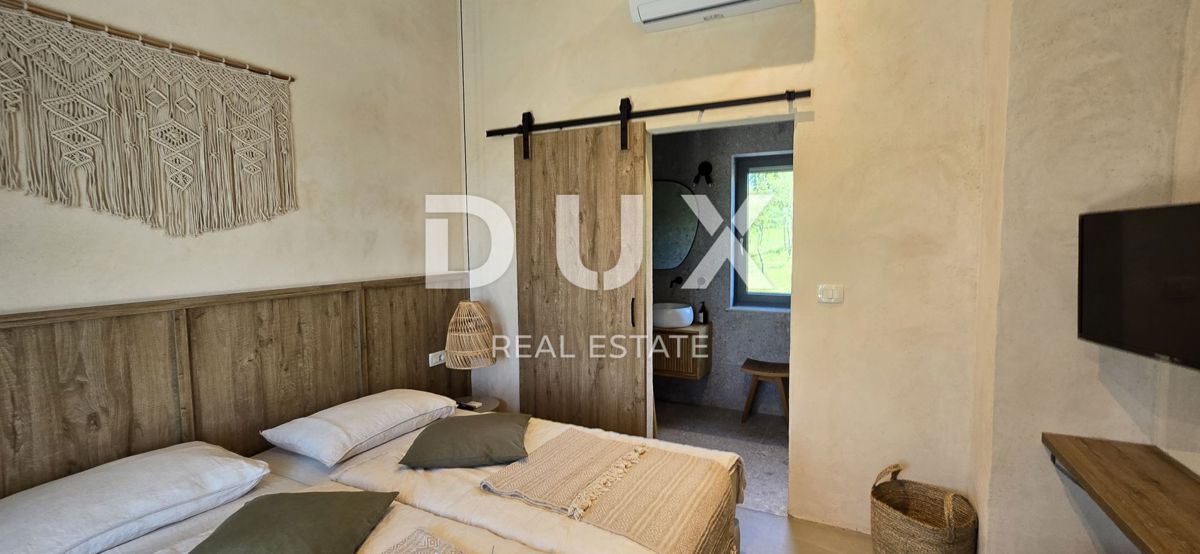 ISTRIA, MONTONA, DINTORNI - Una vista panoramica che vi toglierà il fiato! Bellissima villa fronte verde con completa privacy