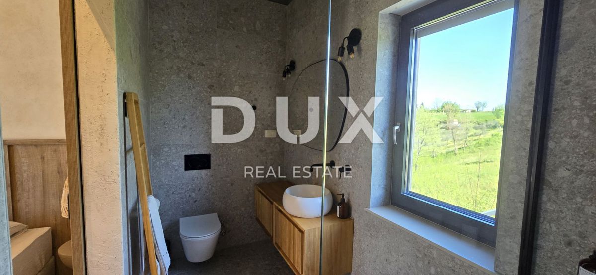 ISTRIA, MONTONA, DINTORNI - Una vista panoramica che vi toglierà il fiato! Bellissima villa fronte verde con completa privacy