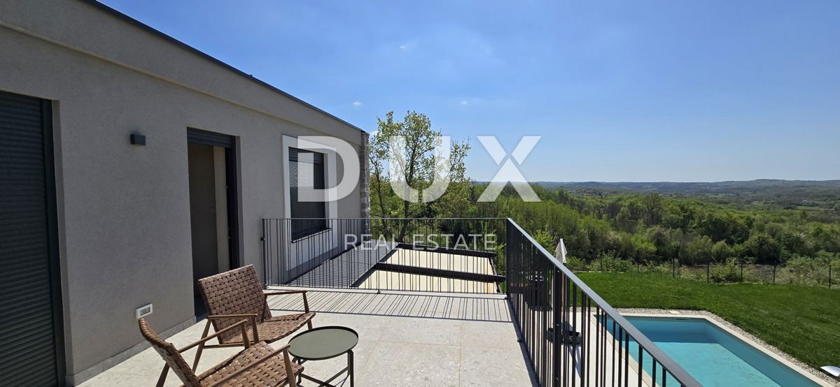 ISTRIA, MONTONA, DINTORNI - Una vista panoramica che vi toglierà il fiato! Bellissima villa fronte verde con completa privacy