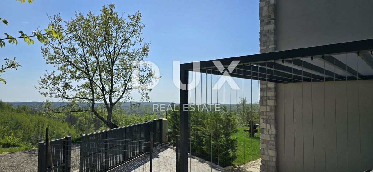 ISTRIA, MONTONA, DINTORNI - Una vista panoramica che vi toglierà il fiato! Bellissima villa fronte verde con completa privacy