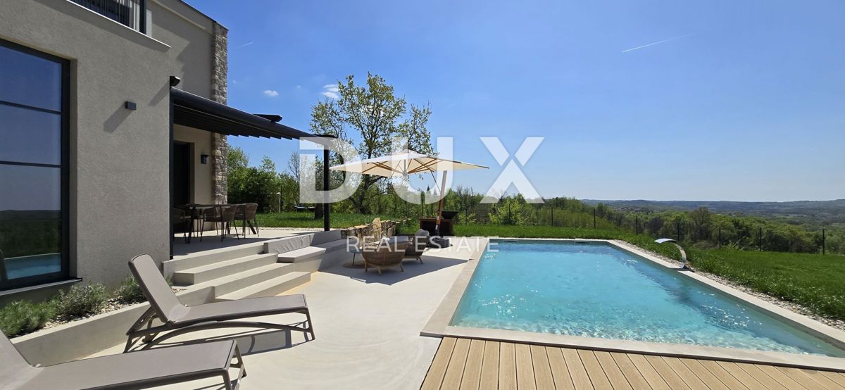 ISTRIA, MONTONA, DINTORNI - Una vista panoramica che vi toglierà il fiato! Bellissima villa fronte verde con completa privacy