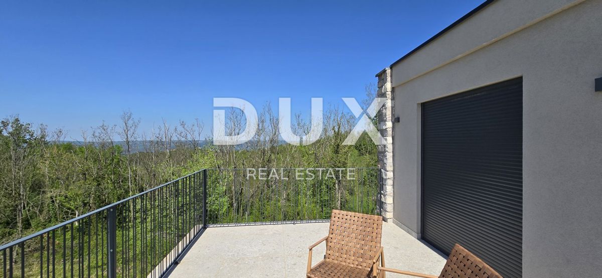 ISTRIA, MONTONA, DINTORNI - Una vista panoramica che vi toglierà il fiato! Bellissima villa fronte verde con completa privacy