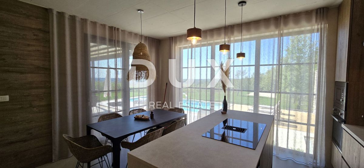 ISTRIA, MONTONA, DINTORNI - Una vista panoramica che vi toglierà il fiato! Bellissima villa fronte verde con completa privacy