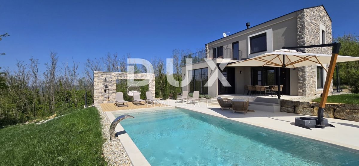 ISTRIA, MONTONA, DINTORNI - Una vista panoramica che vi toglierà il fiato! Bellissima villa fronte verde con completa privacy