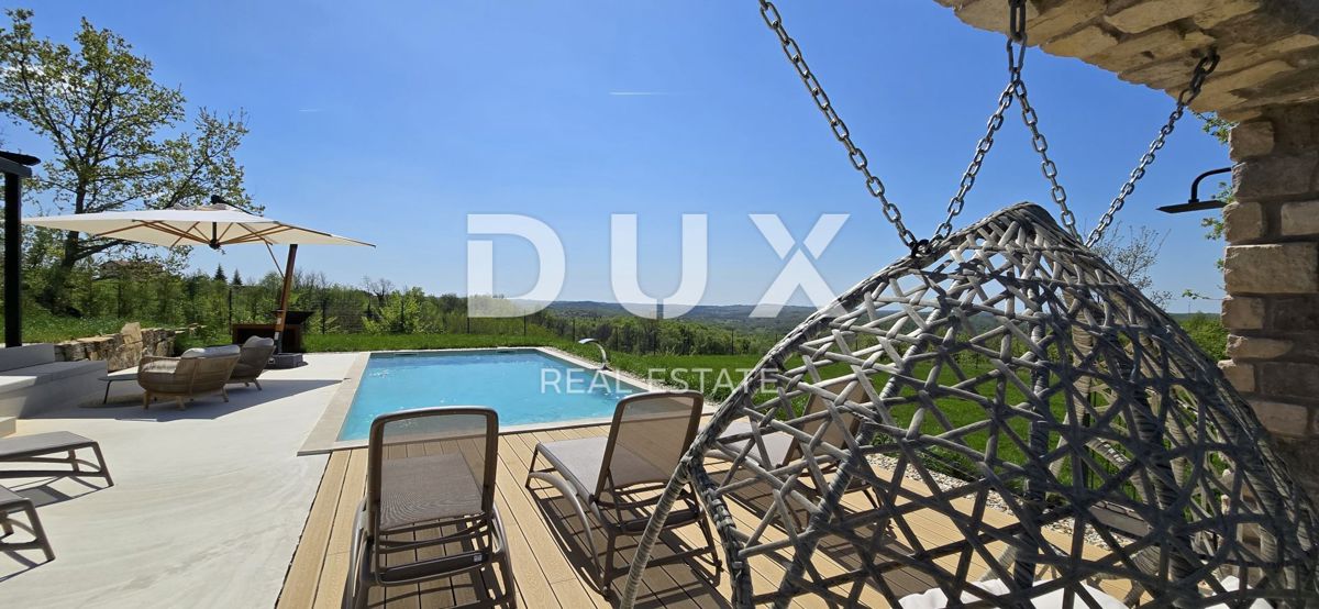 ISTRIA, MONTONA, DINTORNI - Una vista panoramica che vi toglierà il fiato! Bellissima villa fronte verde con completa privacy