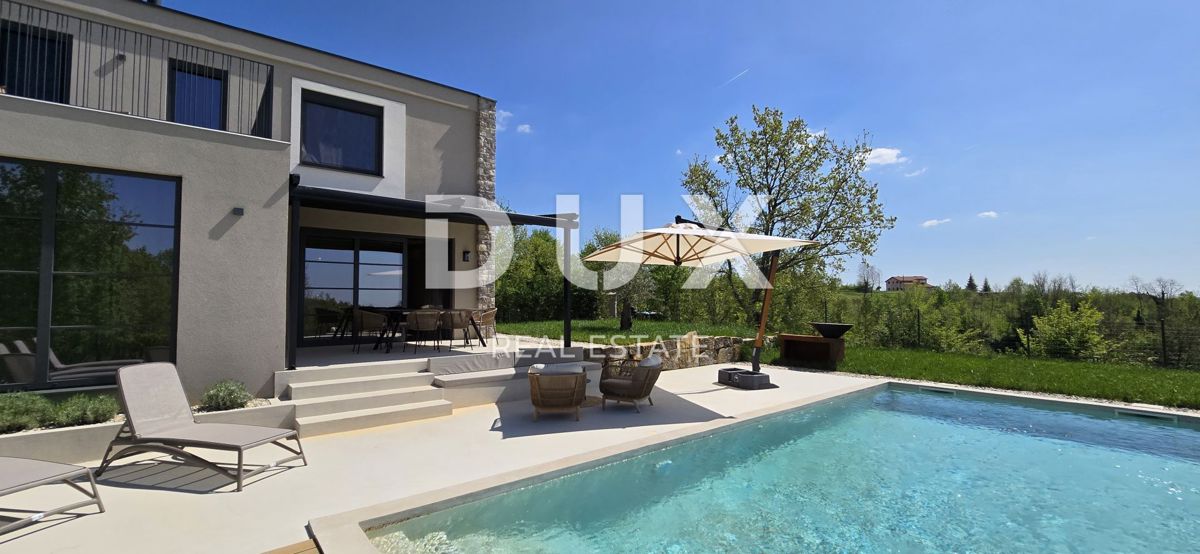 ISTRIA, MONTONA, DINTORNI - Una vista panoramica che vi toglierà il fiato! Bellissima villa fronte verde con completa privacy