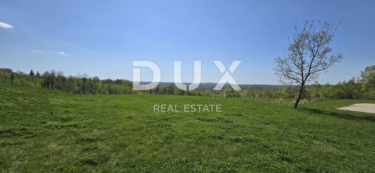 ISTRIA, MONTONA, DINTORNI - Una vista panoramica che vi toglierà il fiato! Bellissima villa fronte verde con completa privacy
