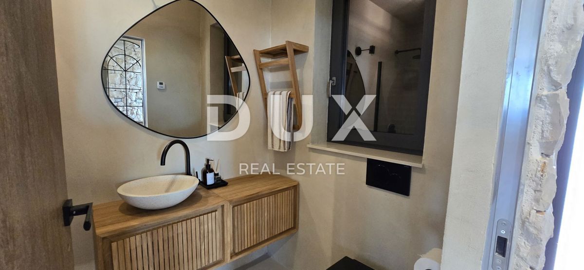 ISTRIA, MONTONA, DINTORNI - Una vista panoramica che vi toglierà il fiato! Bellissima villa fronte verde con completa privacy