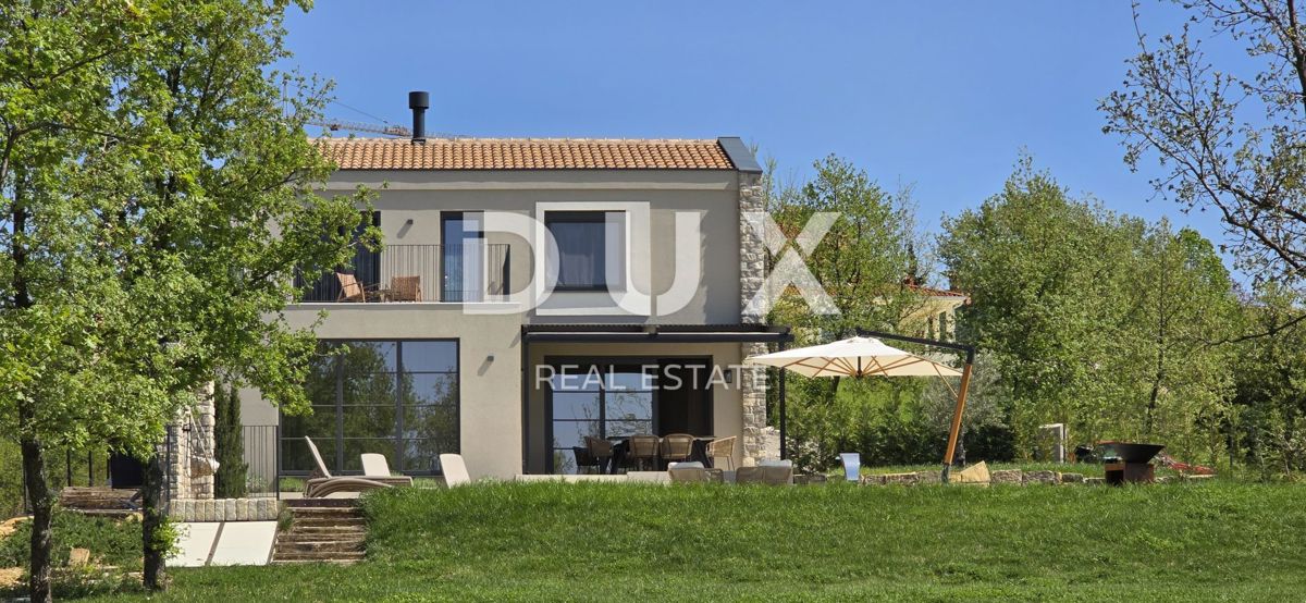 ISTRIA, MONTONA, DINTORNI - Una vista panoramica che vi toglierà il fiato! Bellissima villa fronte verde con completa privacy