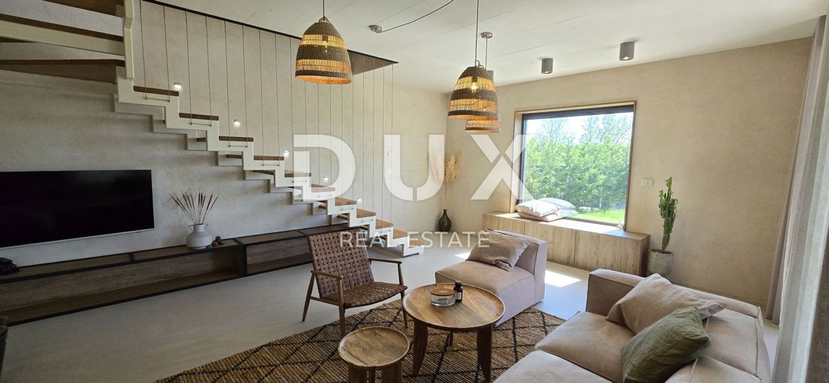 ISTRIA, MONTONA, DINTORNI - Una vista panoramica che vi toglierà il fiato! Bellissima villa fronte verde con completa privacy