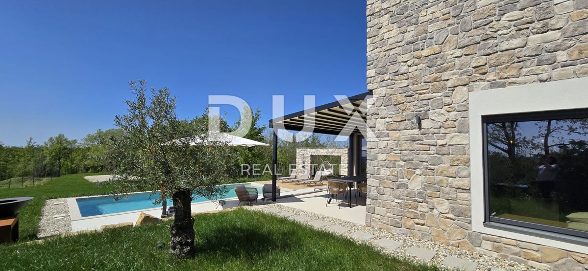 ISTRIA, MONTONA, DINTORNI - Una vista panoramica che vi toglierà il fiato! Bellissima villa fronte verde con completa privacy