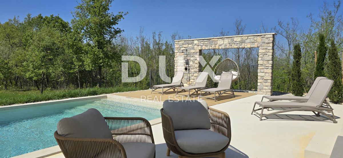 ISTRIA, MONTONA, DINTORNI - Una vista panoramica che vi toglierà il fiato! Bellissima villa fronte verde con completa privacy