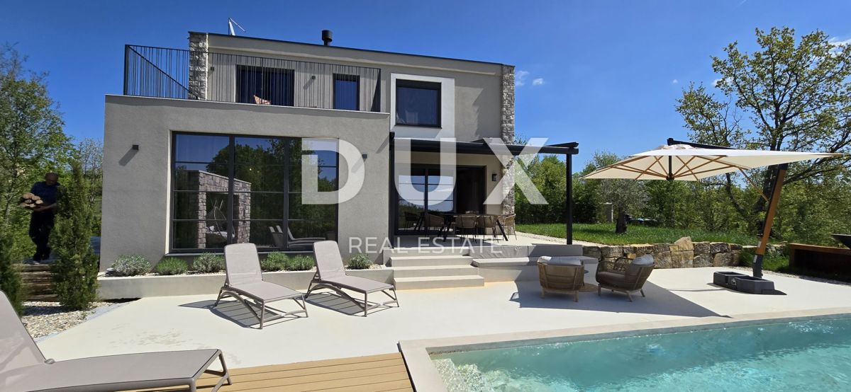 ISTRIA, MONTONA, DINTORNI - Una vista panoramica che vi toglierà il fiato! Bellissima villa fronte verde con completa privacy