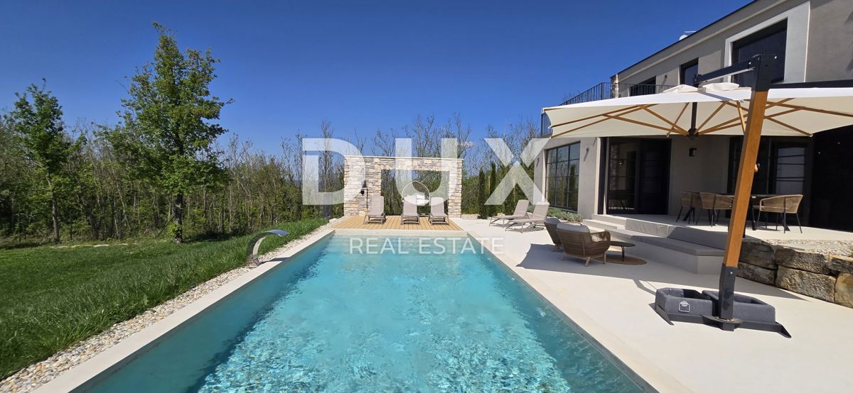 ISTRIA, MONTONA, DINTORNI - Una vista panoramica che vi toglierà il fiato! Bellissima villa fronte verde con completa privacy