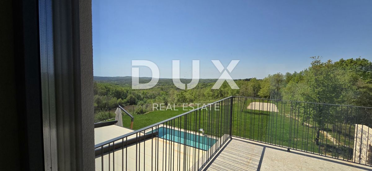 ISTRIA, MONTONA, DINTORNI - Una vista panoramica che vi toglierà il fiato! Bellissima villa fronte verde con completa privacy