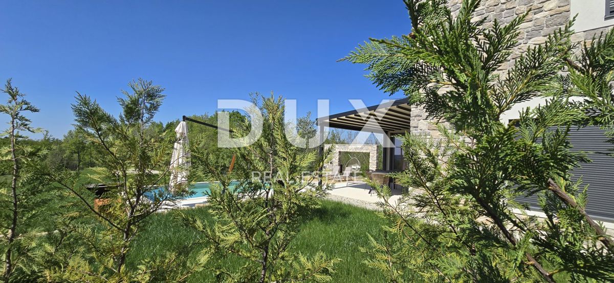 ISTRIA, MONTONA, DINTORNI - Una vista panoramica che vi toglierà il fiato! Bellissima villa fronte verde con completa privacy