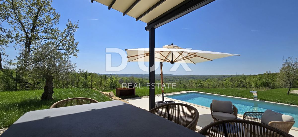 ISTRIA, MONTONA, DINTORNI - Una vista panoramica che vi toglierà il fiato! Bellissima villa fronte verde con completa privacy