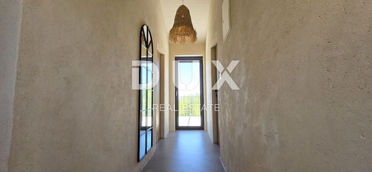 ISTRIA, MONTONA, DINTORNI - Una vista panoramica che vi toglierà il fiato! Bellissima villa fronte verde con completa privacy