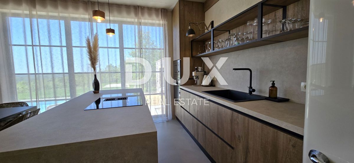 ISTRIA, MONTONA, DINTORNI - Una vista panoramica che vi toglierà il fiato! Bellissima villa fronte verde con completa privacy