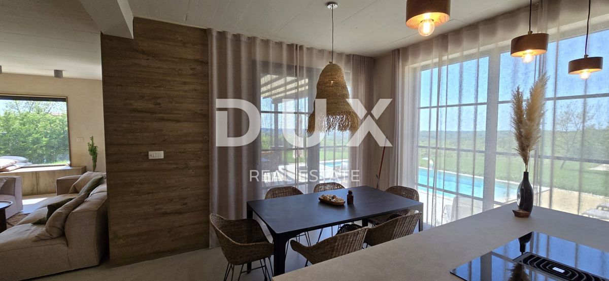 ISTRIA, MONTONA, DINTORNI - Una vista panoramica che vi toglierà il fiato! Bellissima villa fronte verde con completa privacy