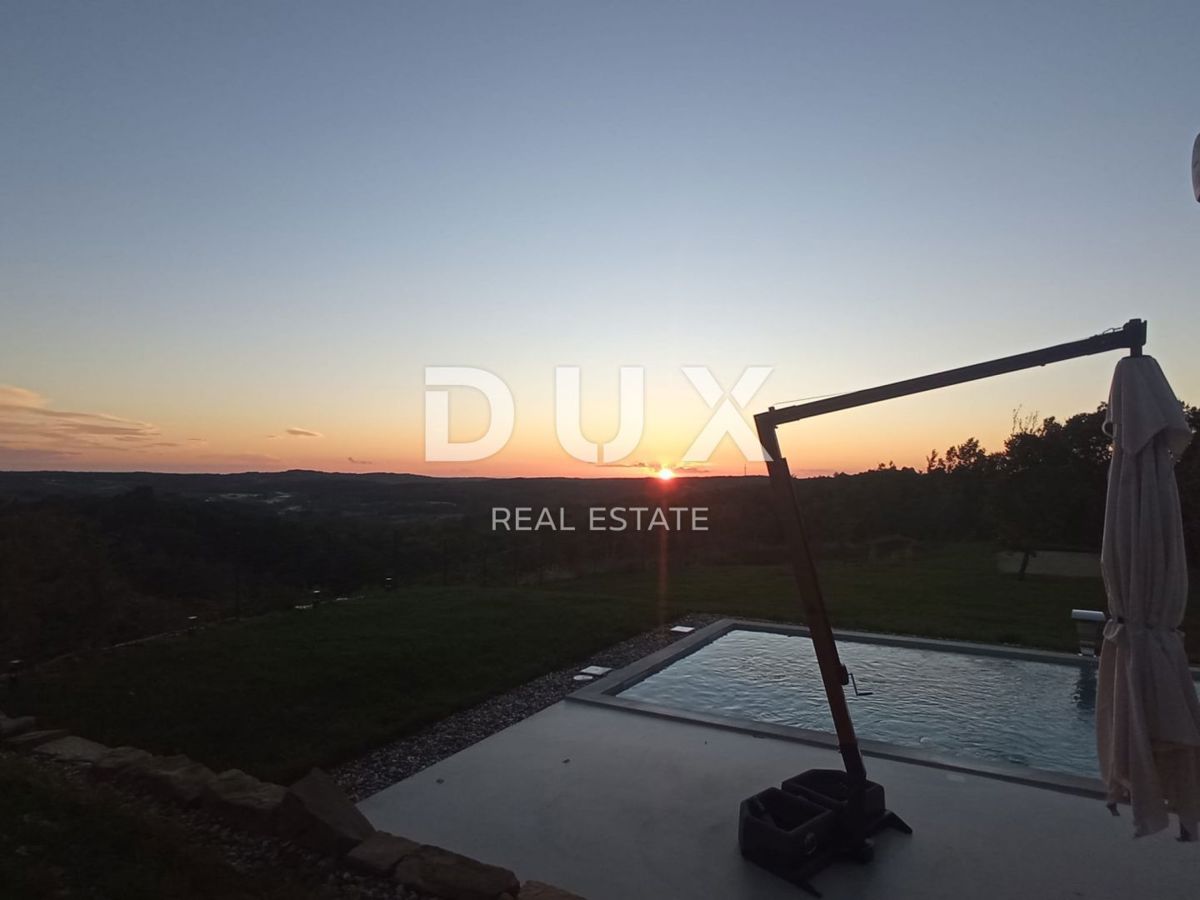ISTRIA, MONTONA, DINTORNI - Una vista panoramica che vi toglierà il fiato! Bellissima villa fronte verde con completa privacy