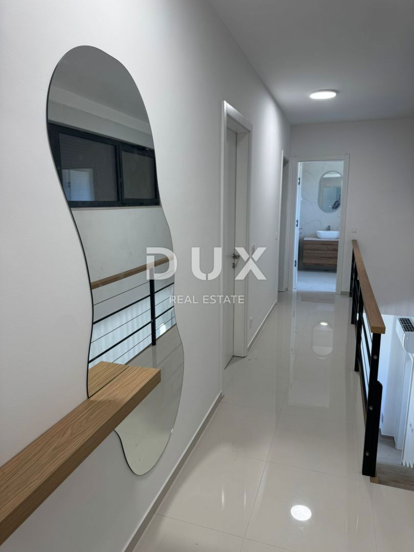 ISOLA DI PAG, KOLAN - villa 200m2 con piscina + area 400m2