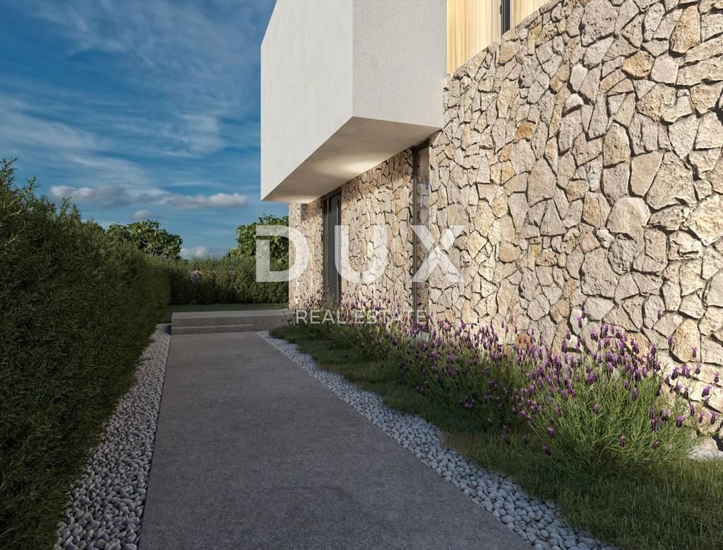 ISOLA DI PAG, KOLAN - villa 200m2 con piscina + area 400m2