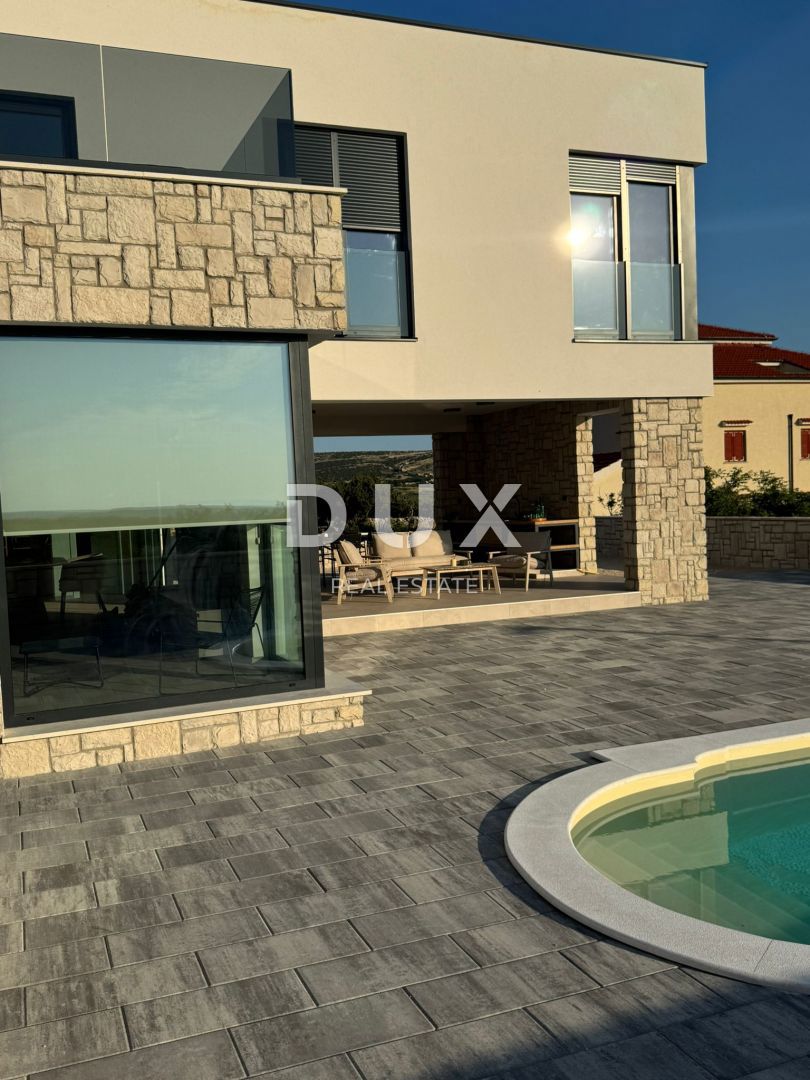 ISOLA DI PAG, KOLAN - villa 200m2 con piscina + area 400m2