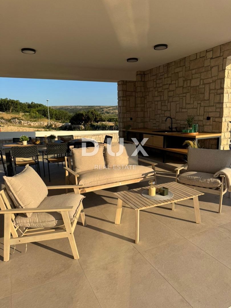 ISOLA DI PAG, KOLAN - villa 200m2 con piscina + area 400m2