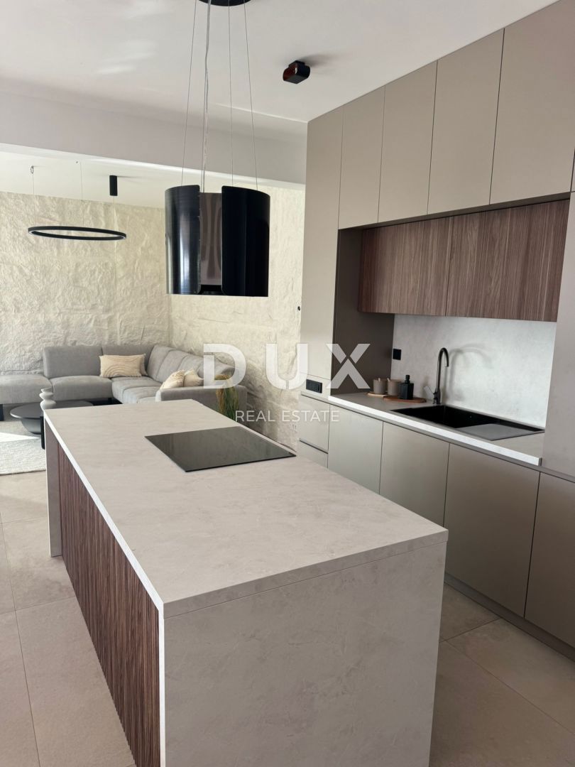 ISOLA DI PAG, KOLAN - villa 200m2 con piscina + area 400m2