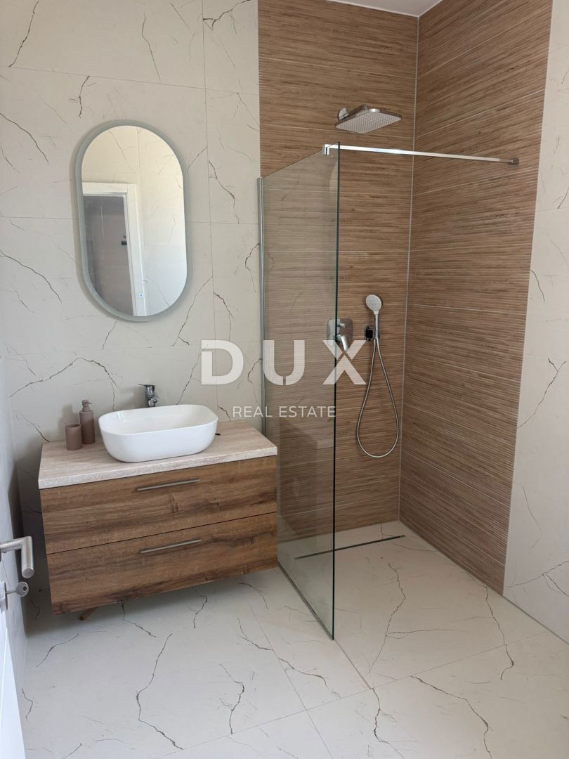 ISOLA DI PAG, KOLAN - villa 200m2 con piscina + area 400m2
