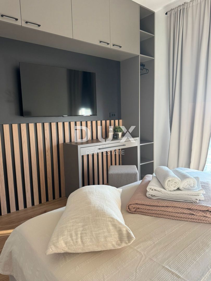 ISOLA DI PAG, KOLAN - villa 200m2 con piscina + area 400m2