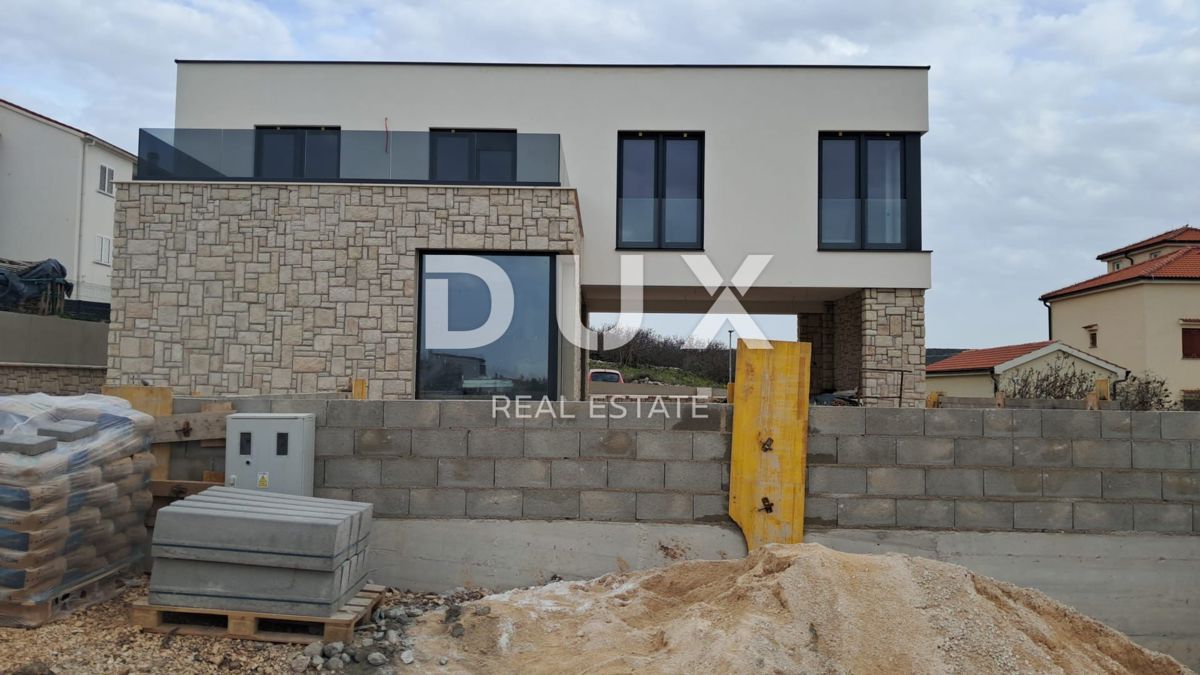 ISOLA DI PAG, KOLAN - villa 200m2 con piscina + area 400m2