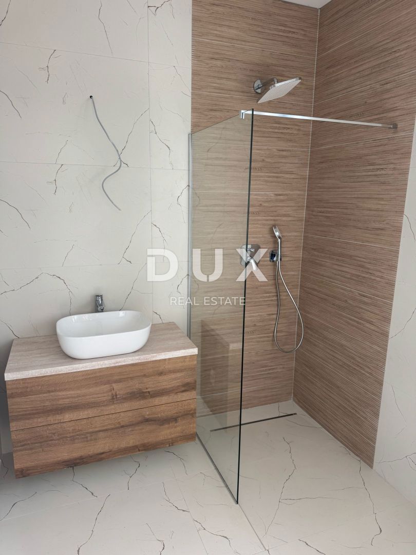 ISOLA DI PAG, KOLAN - villa 200m2 con piscina + area 400m2