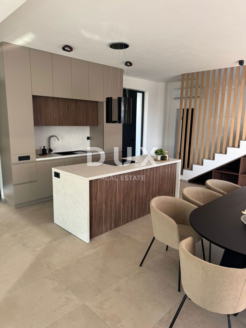 ISOLA DI PAG, KOLAN - villa 200m2 con piscina + area 400m2